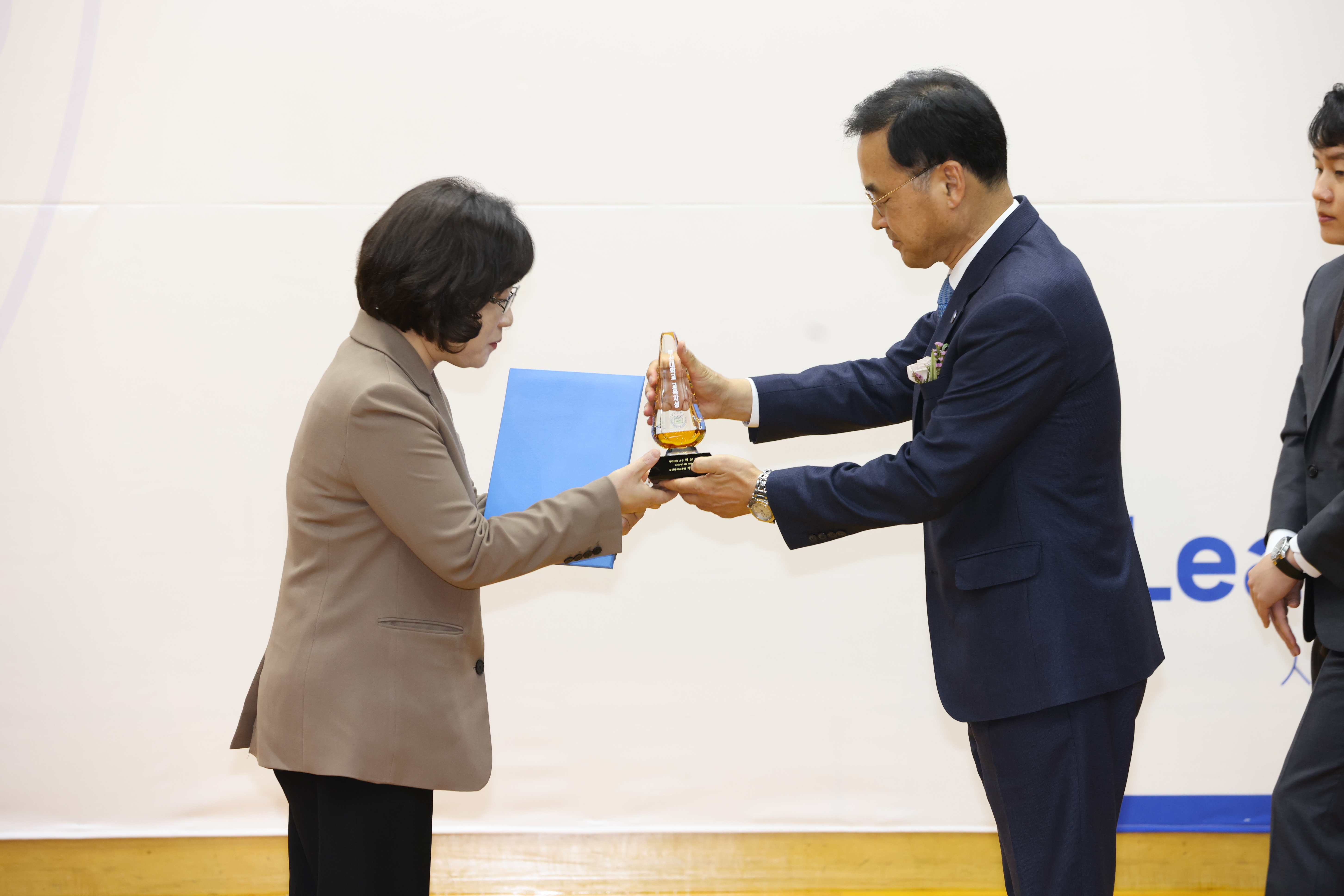 2023년 부산대학교 교육자상-제남경교수님 선정 개교 제77주년 기념식 교육자상 제남경 교수님 (3).JPG